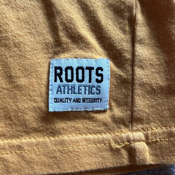 ROOTS Logo T-shirt. Youth XL/Women’s XS - Picture 3 of 4